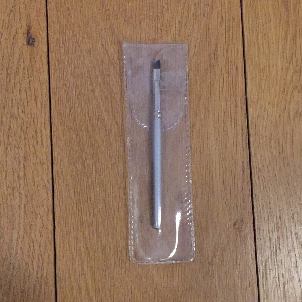 La Bella Donna Angled Eyeliner Brush